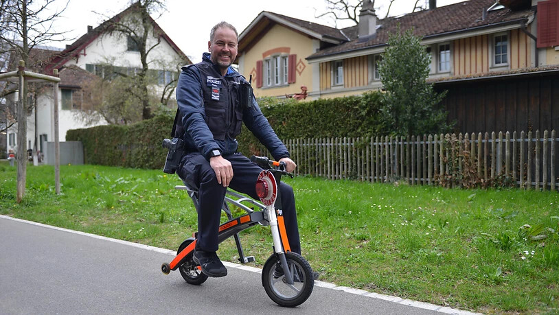 Die Stadtpolizei Winterthur ersetzt angeblich per sofort die Kleinwagen der Quartierpolizei durch klimafreundliche Leichtmotorfahrräder.