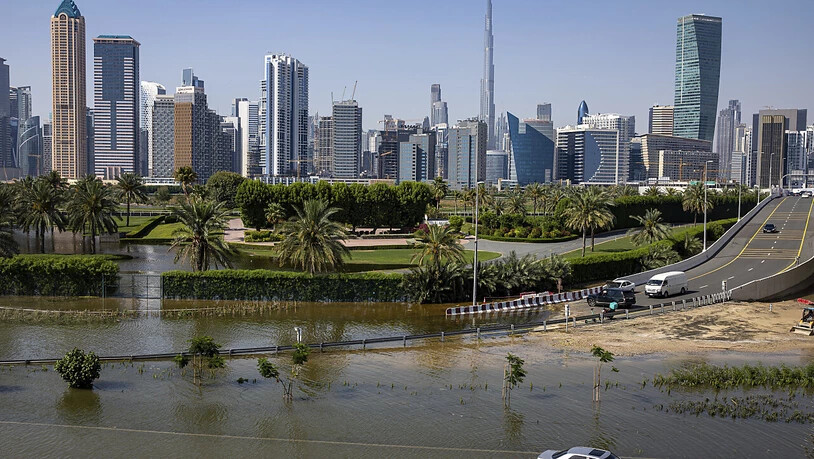 Dubai leidet noch immer unter den Folgen der schweren Regenfälle. Foto: Christopher Pike/AP/dpa