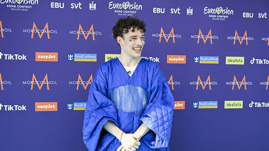 Nemo posiert an der Eröffnungsfeier der 68. Ausgabe des Eurovision Song Contest. Das Bieler Musiktalent tritt am Donnerstag im zweiten Halbfinale an.