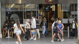 Nach der Bluttat hat die Shopping Mall in Sydney jetzt wieder geöffnet. Foto: Mark Baker/AP
