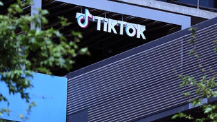 Das Logo von Tiktok an einer Niederlassung des Konzerns in Los Angeles, USA.
