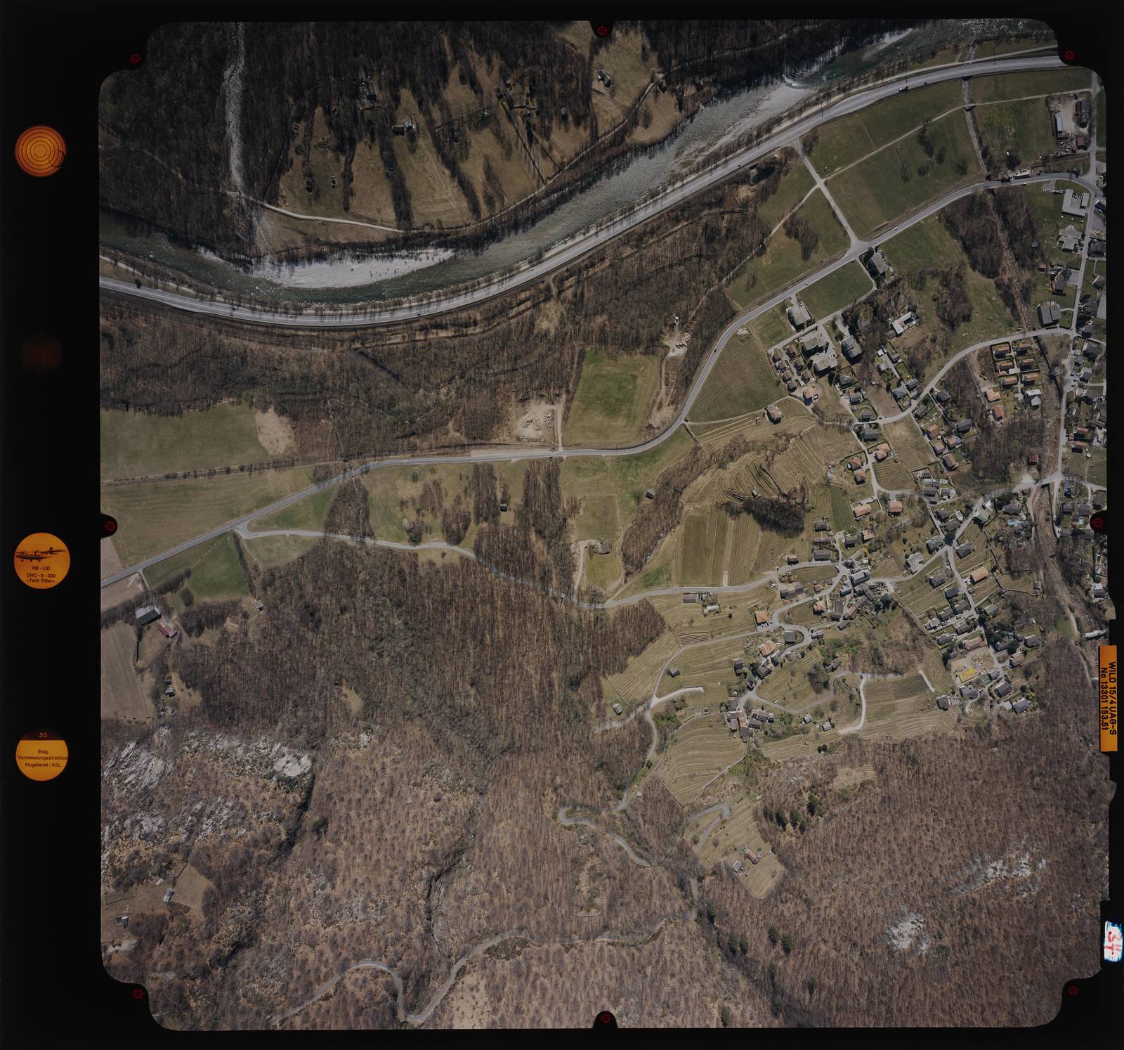 Von oben: Die Luftaufnahme von 1997 zeigt die Grenze Tessin-Graubünden. 