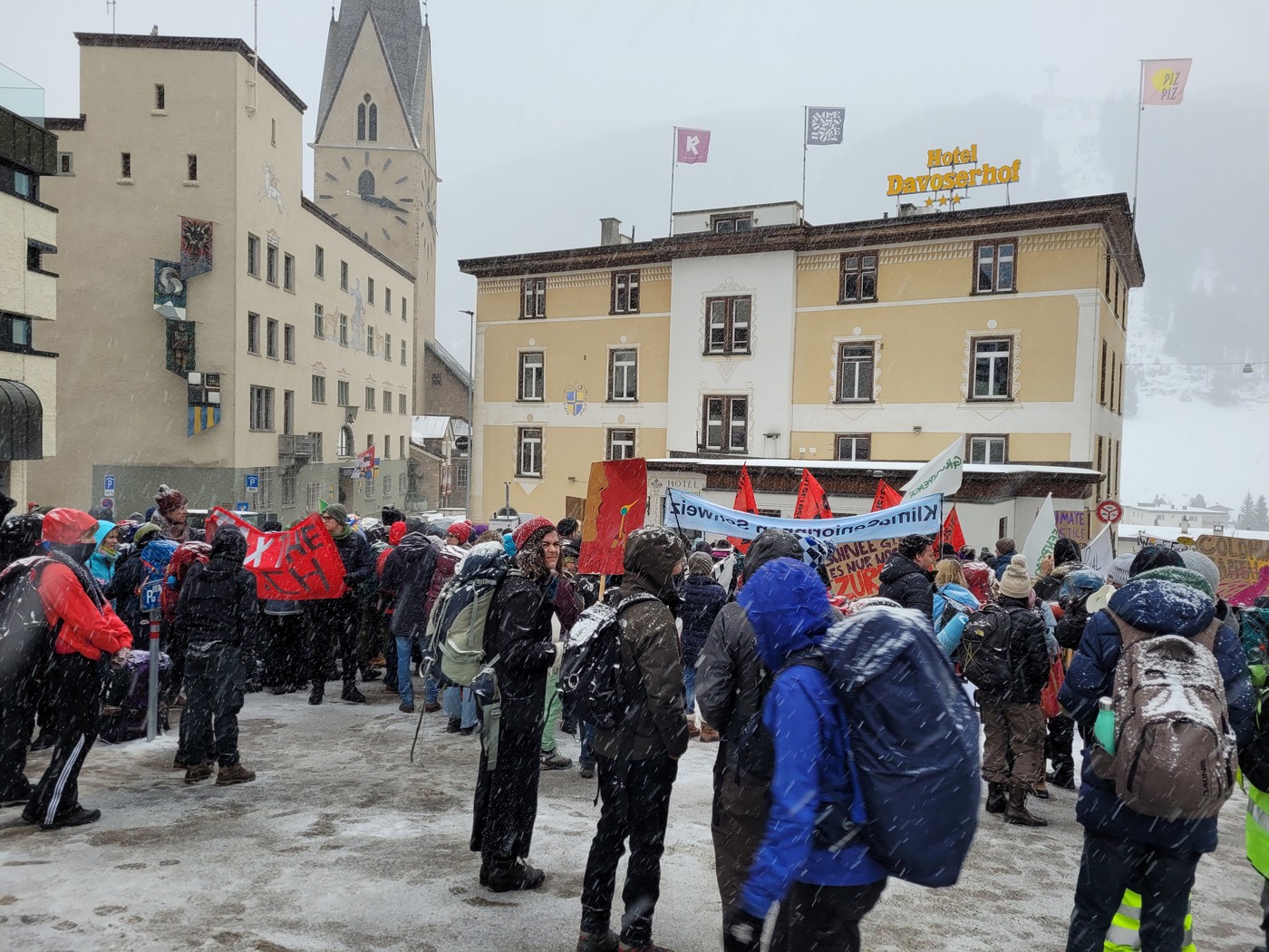In Davos angekommen: Rund 280 Personen.