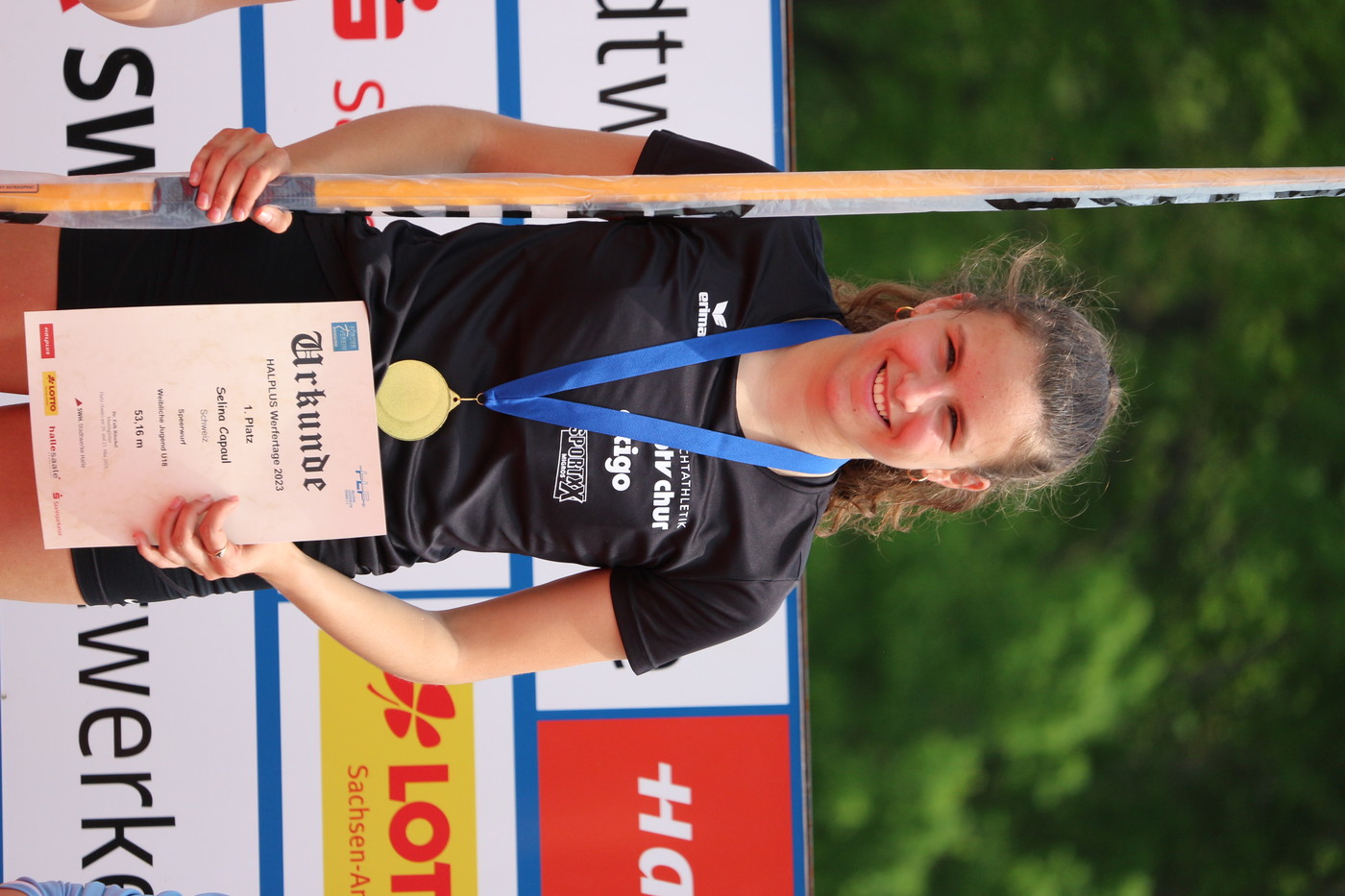 Strahlende Siegerin: Selina Capaul freut sich über den ersten Platz in der Kategorie U18.