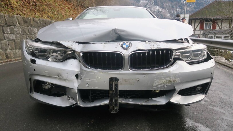 Nicht mehr viel zu retten: Der Sachschaden am Auto ist gross.