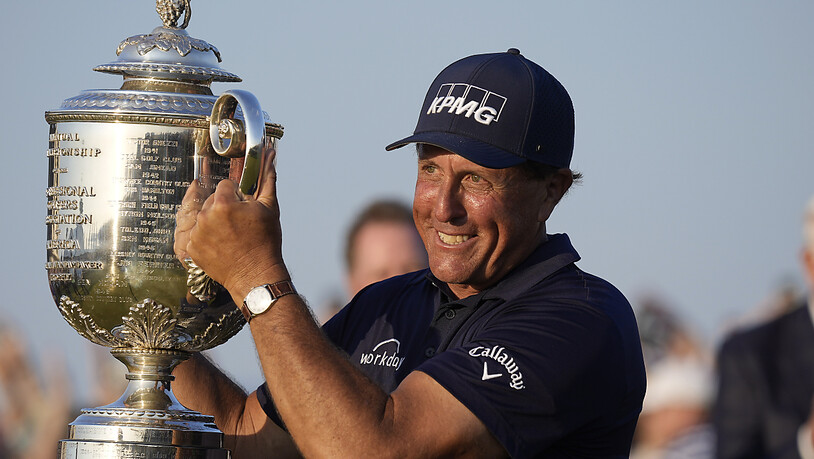 Phil Mickelson 2021 mit dem Pokal der US PGA Championship. Solche Bilder wird es wohl nie mehr geben