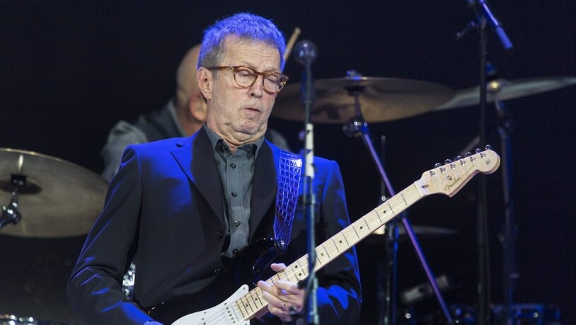 Eric Clapton wurde positiv auf das Coronavirus getestet. Deswegen kann er am Mittwoch nicht im Hallenstadion in Zürich auftreten. Einen Ersatztermin soll es noch in diesem Jahr geben. (Archivbild)
