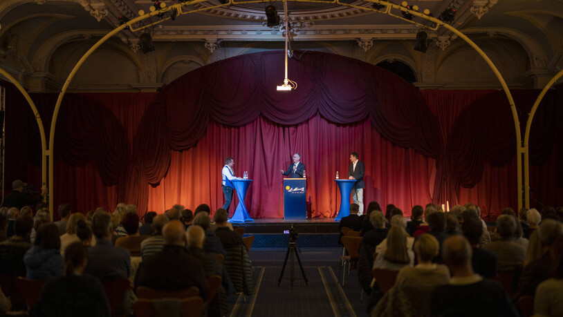 Würdiger Rahmen: Auf der Bühne des Saals im Hotel «Reine Victoria» findet das Podiumsgespräch vor den Wahlen des Gemeindepräsidenten in St. Moritz statt.