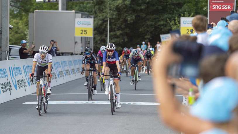 Tour de Suisse der Frauen in Chur: Für den Schlusspunkt sorgte die italienische Radfahrerin Elisa Balsamo (links), die den packenden Schlusssprint gewann. 