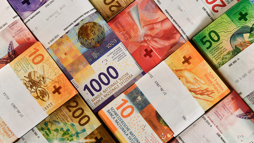 Um in der Schweiz das Geschäft mit Obligationen zu beflügeln, soll die Verrechnungssteuer auf Zinsen inländischer Obligationen fallen. Finanzminister Ueli Maurer legte am Montag die Argumente des Bundesrates für die Neuerung dar. (Themenbild)