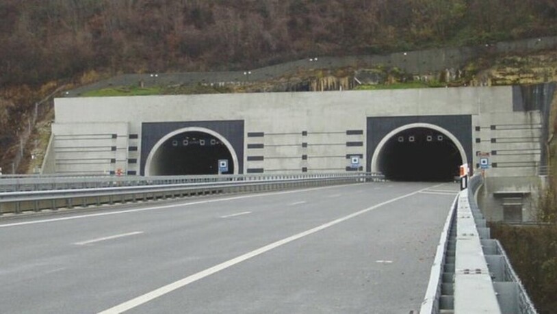 Am frühen Donnerstagabend kam es im Arrissoules-Tunnel auf der Autobahn A1 zwischen Freiburg und Waadt zu einem Autobrand.