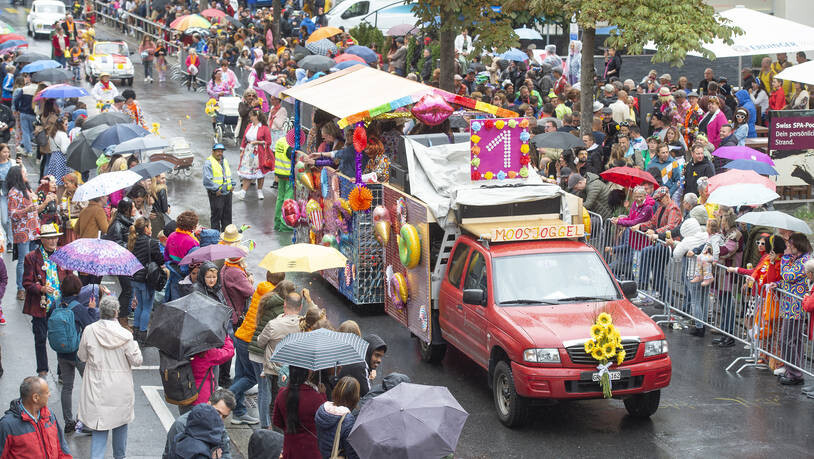 Ganz schön bunt: Trotz leichtem Regen feierten rund 28'000 Menschen am Samstag in Chur den Schlager.