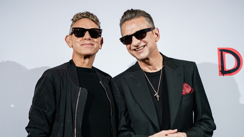 Unter Menschen zu sein fällt Depeche-Mode-Musiker Martin Gore (links) seit der Corona-Pandemie schwerer. "Ich denke, dass die Pandemie mich definitiv verändert hat, wie viele andere Menschen auch. Man war so daran gewöhnt, zu Hause zu sein und nirgendwo…