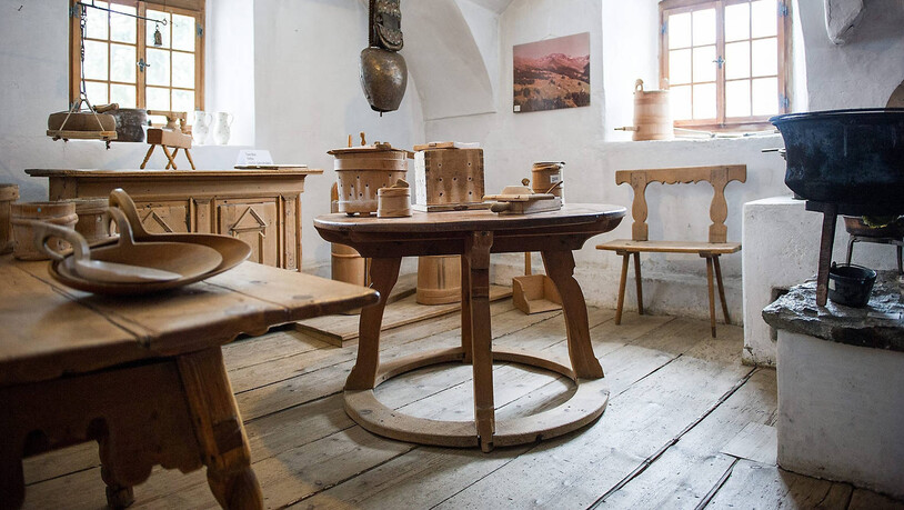 Kuhglocke und Küchengeschirr: Das Heimatmuseum Davos bringt seinen Gästen das Leben von damals näher.