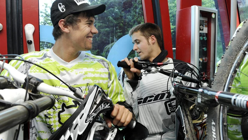 2009: Sandro Viletta und Tom Lüthi an der Bike-Downhill-Schweizermeisterschaft auf Abwegen.