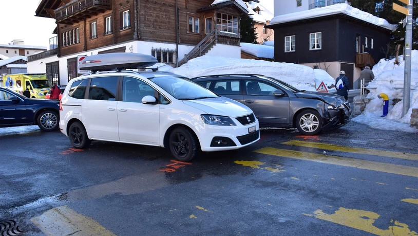Die Unfallstelle auf der Kreuzung in Davos Dorf.