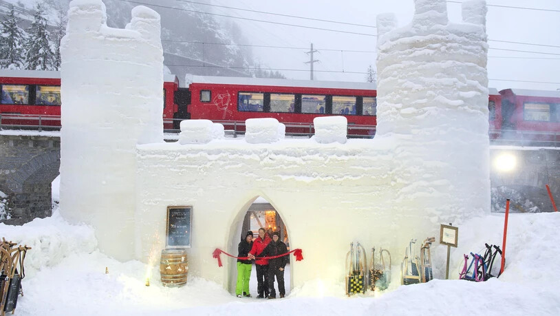 Offizielle Eröffnung vom ersten Schneeschloss auf der Schlittelbahn zwischen Preda und Bergün.