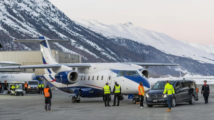 Ankunft des ersten Fluges der <Palace Air> von London nach St. Moritz in Samedan.