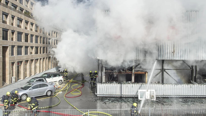 In einem Geschäftshaus an der Rheinfelsstrasse in Chur ist ein Brand ausgebrochen. 