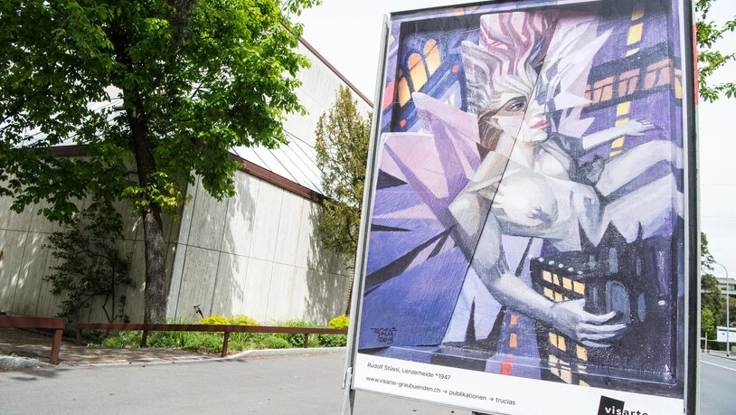 An rund 40 Plakatstellen in Chur geben Bündner Künstler Einblick in ihr Schaffen.