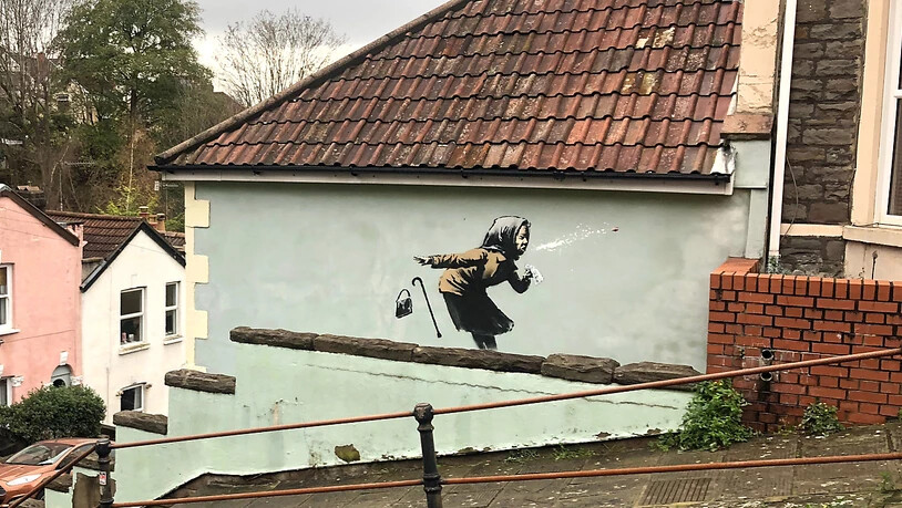 Ein Graffiti des Streetart-Künstlers Banksy ist auf einer Wand in der Vale Street in Bristol aufgetaucht. Foto: Claire Hayhurst/PA Wire/dpa - ACHTUNG: Nur zur redaktionellen Verwendung und nur mit vollständiger Nennung des vorstehenden Credits
