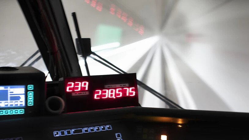 Blick aus dem Führerstand während einer Testfahrt durch den neuen Ceneri-Basistunnel im Kanton Tessin im Mai 2020. (Archivbild)