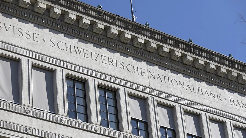 Die Schweizerische Nationalbank will trotz Aufnahme der Schweiz auf die US-Liste der "Währungsmanipulatoren" weiterhin am Devisenmarkt intervenieren. (Archivbild)