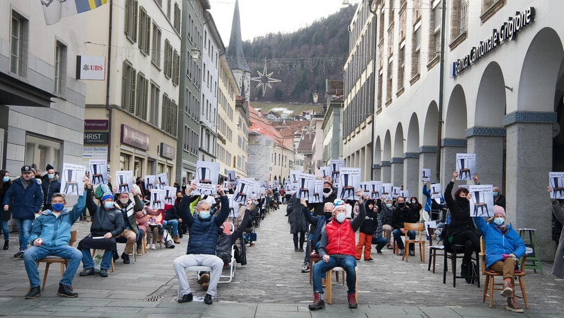 Bündner Gastronomen demonstrieren bei der Poststrasse in Chur und fordern eine gerechtere Coronaentschädigung. 