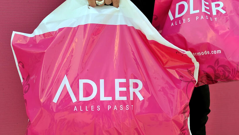 ARCHIV - Die Adler Modemärkte AG hat einen Antrag auf Eröffnung eines Insolvenzverfahrens in Eigenverwaltung gestellt. Foto: Frank Leonhardt/dpa/Archiv