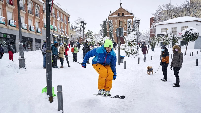 Spanien hat das schlimmste Winterchaos seit 50 Jahren erlebt: Sturmtief «Filomena» forderte vier Menschenleben und legte vor allem Madrid mit historisch heftigem Schneefall lahm. Foto: Aingeru Harri/SOPA Images via ZUMA Wire/dpa