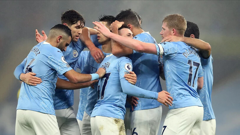 Manchester City freut sich über den Treffer von Phil Foden (im Zentrum)