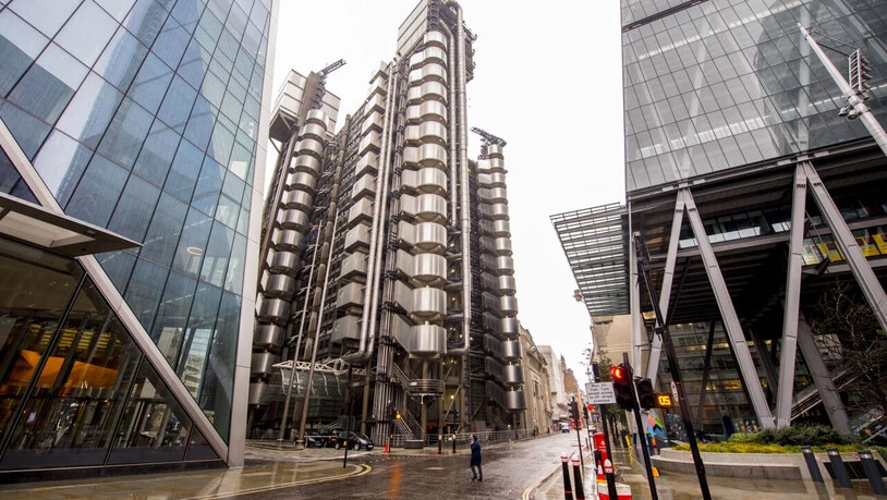 Ein Blick auf das Lloyd's-Gebäude in London. Wegen wirtschaftlicher Probleme in der Corona-Krise haben einer Studie zufolge Hunderttausende Menschen Großbritannien den Rücken gekehrt. Foto: Ian West/PA/dpa