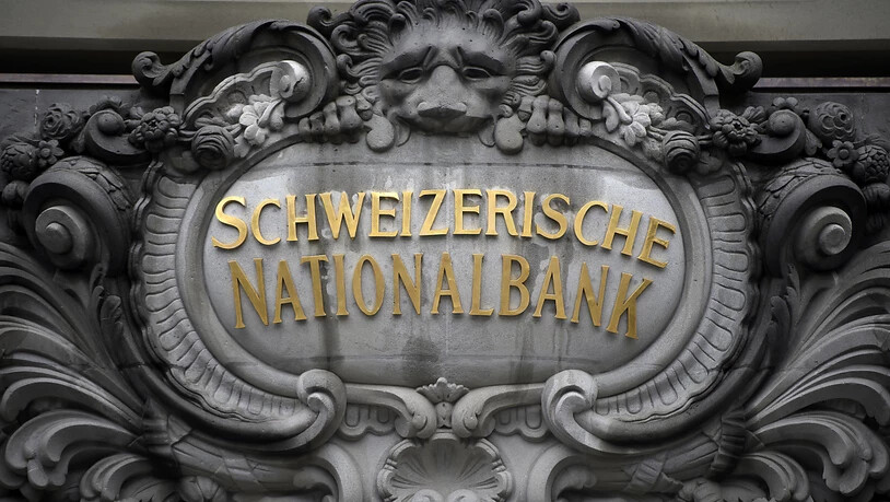 Die Anlagepolitik der Schweizerischen Nationalbank (SNB) gerät einmal mehr unter Beschuss. Die Klima-Allianz Schweiz will mit einer Plakataktion den Druck auf die SNB erhöhen und sie zu einem Kurswechsel zwingen. (Archivbild)