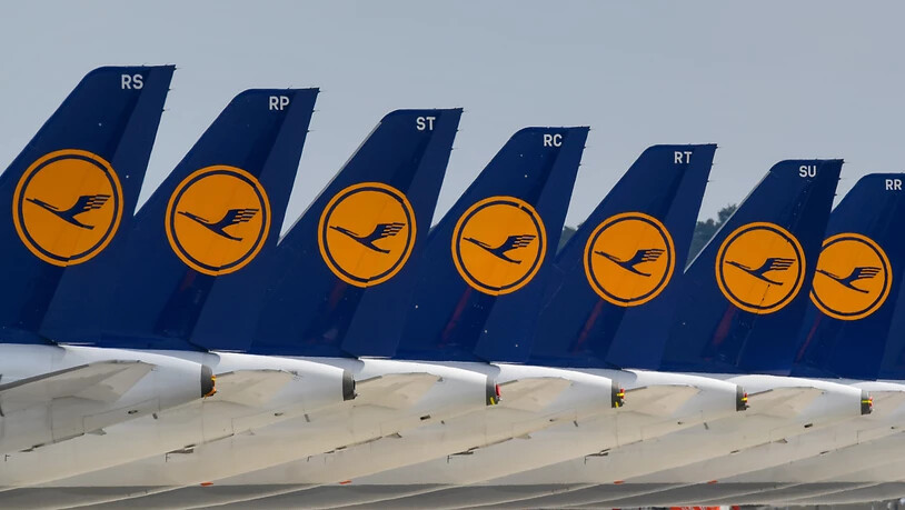 Die Lufthansa braucht im Kampf gegen die Corona-Krise die 9 Milliarden Euro Staatshilfe womöglich nicht vollständig. Es könnte sein, dass die Lufthansa die Summe nicht ganz brauche, sagte Konzernchef Carsten Spohr. (Archiv)