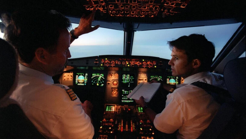 Die vereinbarten Sparmassnahmen sehen für die Piloten der Edelweiss Air unter anderem Kurzarbeit und Teilzeit bei reduziertem Lohn vor. (Archivbild)