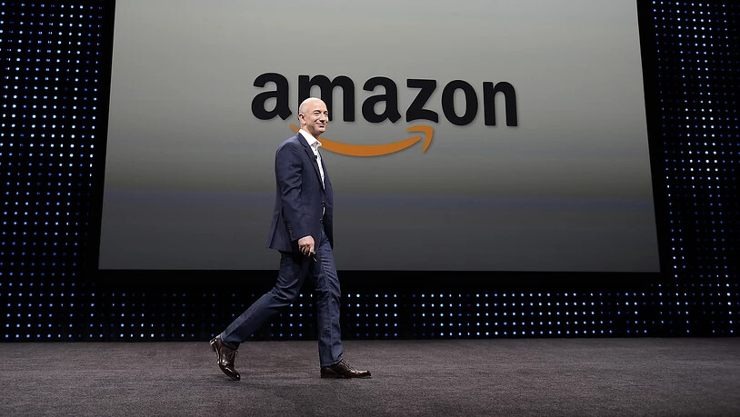 Jeff Bezos tritt von seinem Amt als Konzernchef des Online-Händlers Amazon zurück, hat aber als Chef des Verwaltungsrates auch künftig starken Einfluss auf das Geschäft. (Archivbild)