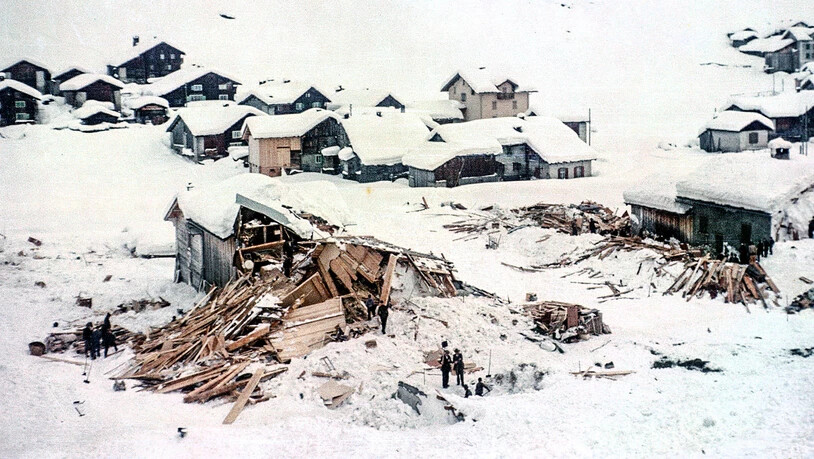 Nach der Katastrophe: Das Haus der Familie Tönz ist völlig zerstört. Bild: Fotostiftung Graubünden/Sammlung Heini