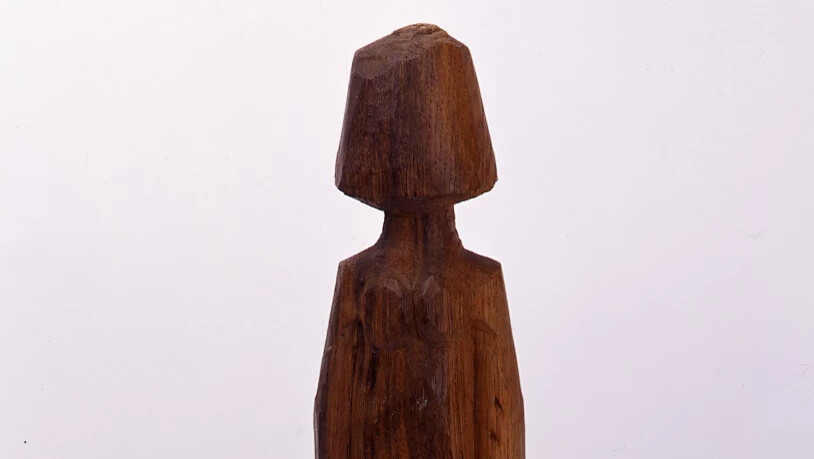 Eine weibliche Figur von Ernst Ludwig Kirchner, Eichenholz,  Bündner Kunstmuseum Chur, Schenkung Prof. Dr. Otto Tschumi, Bern