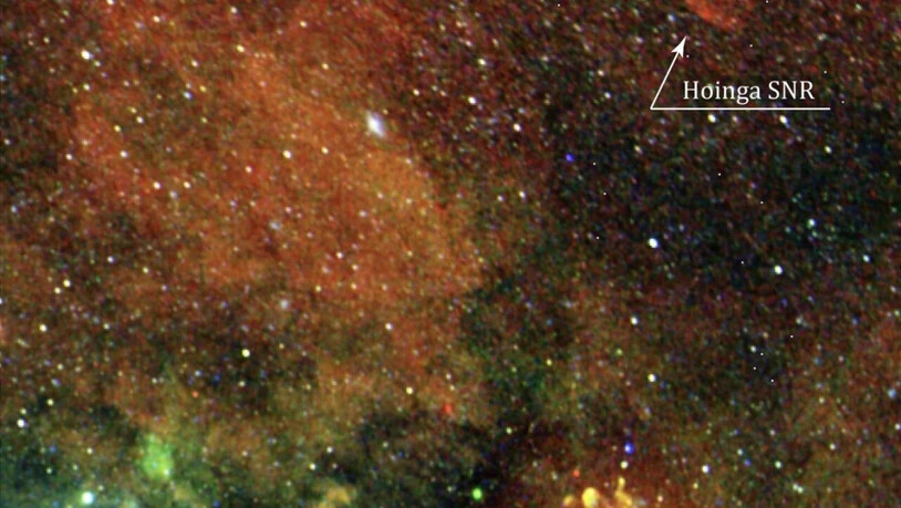 Der Bildausschnitt zeigt den Hoinga-Supernova-Überrest, den Astronomen weit oberhalb der galaktischen Ebene aufgespürt haben. (Pressebild)