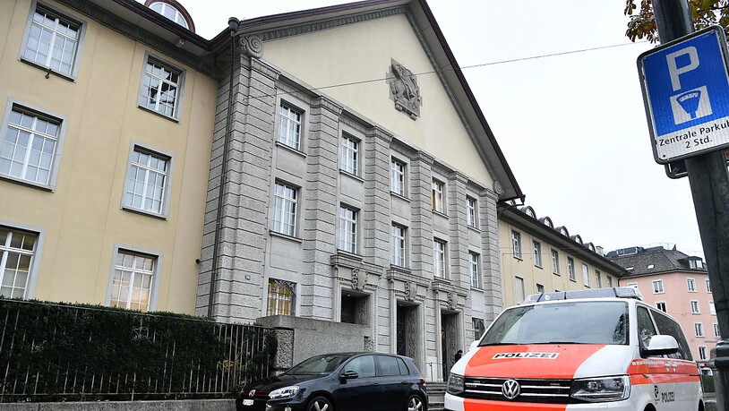 Das Bezirksgericht Zürich beurteilt heute die Klage von "Carlos" gegen den Kanton Zürich. "Carlos" fordert 40'000 Franken, weil er im Gefängnis in Pfäffikon unmenschlich behandelt worden sei. (Symbolbild)