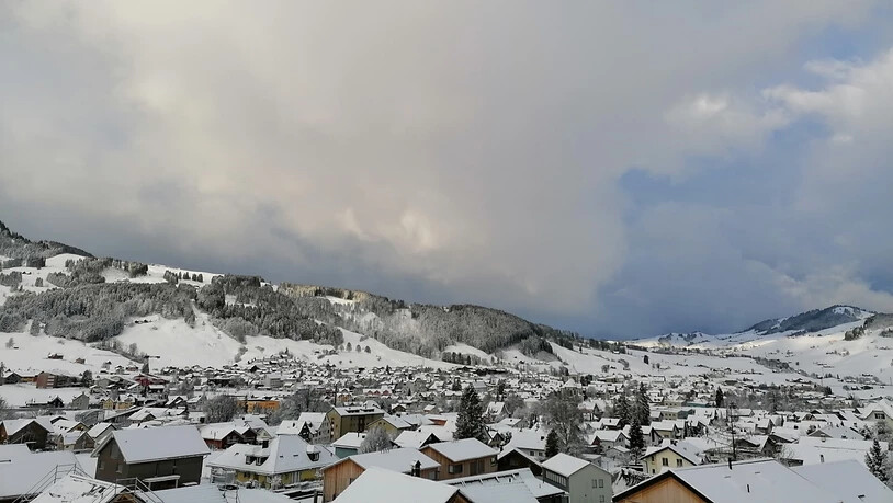 In Appenzell lagen am Sonntagmorgen rund 10 Zentimeter Neuschnee.