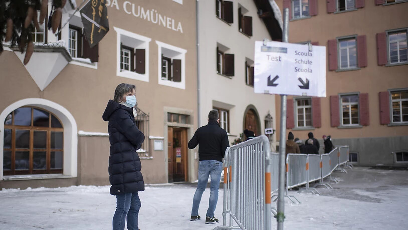 Andrang zu freiwilligen Flächentests im Kanton Graubünden Mitte Dezember 2020: der Pionierkanton hat viel dazu beigetragen, dass der Bund seine Skepsis gegenüber Massentests fallen gelassen hat. Ab heute Montag kann sich jeder und jede in der Schweiz…