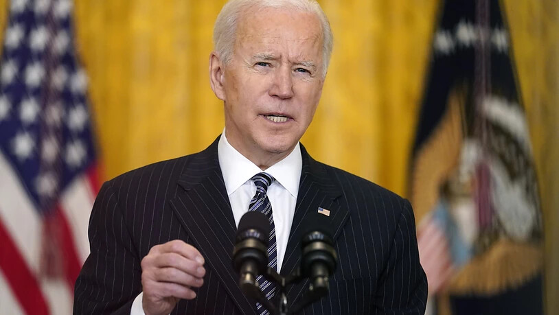 Joe Biden, Präsident der USA, spricht im East Room des Weißen Hauses über Corona-Impfungen. Foto: Andrew Harnik/AP/dpa