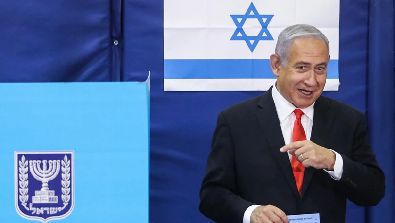 HANDOUT - Israels Regierungschef Benjamin Netanjahu hat gute Chancen, im Amt zu bleiben. Foto: Marc Israel Sellem/JINI/XinHua/dpa - ACHTUNG: Nur zur redaktionellen Verwendung und nur mit vollständiger Nennung des vorstehenden Credits