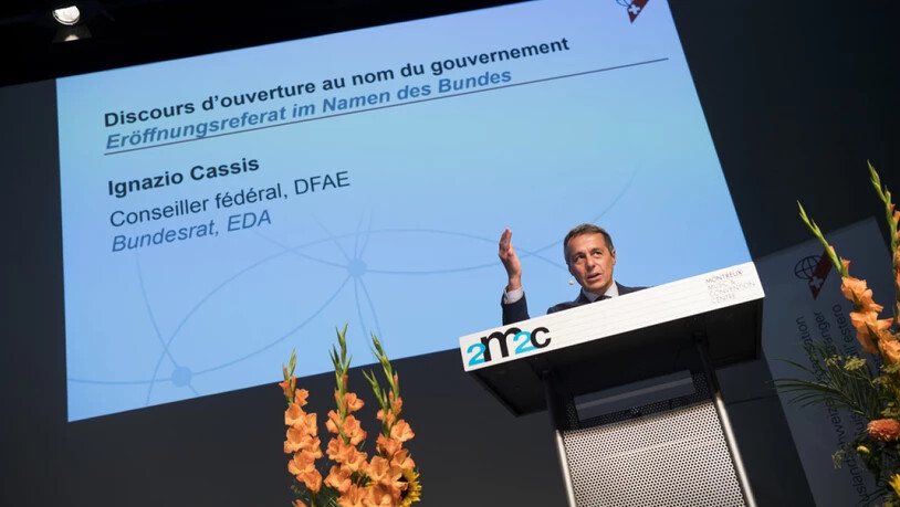 Bundesrat Ignazio Cassis 2018 am Auslandschweizerkongress in Montreux. Seither hat die Zahl der Auslandschweizerinnen und -schweizer zwar weiter zugenommen, aber die Kurve flacht ab (Archivbild)