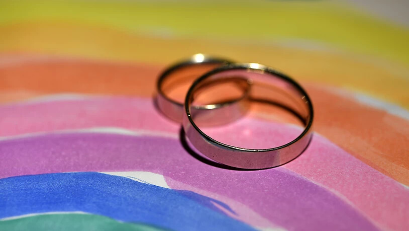 In der Schweiz sammelte ein überparteiliches Komitee Unterschriften gegen die geplante Öffnung der Ehe für gleichgeschlechtliche Paare. (Symbolbild)