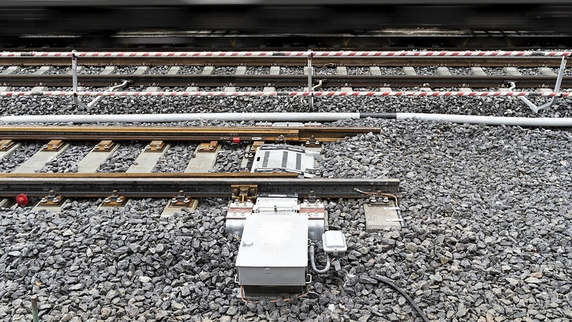 Wegen eines Schadens an den Gleisen zwischen Sissach und Tecknau war der Bahnverkehr von und nach Basel am Dienstagvormittag beeinträchtigt. (Themenbild)