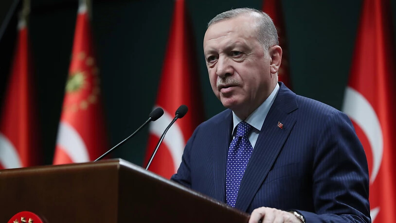 Der türkische Präsident Recep Tayyip Erdogan verschärft angesichts steigender Neuinfektionen die Massnahmen zur Eindämmung des Coronavirus. (Archivbild)