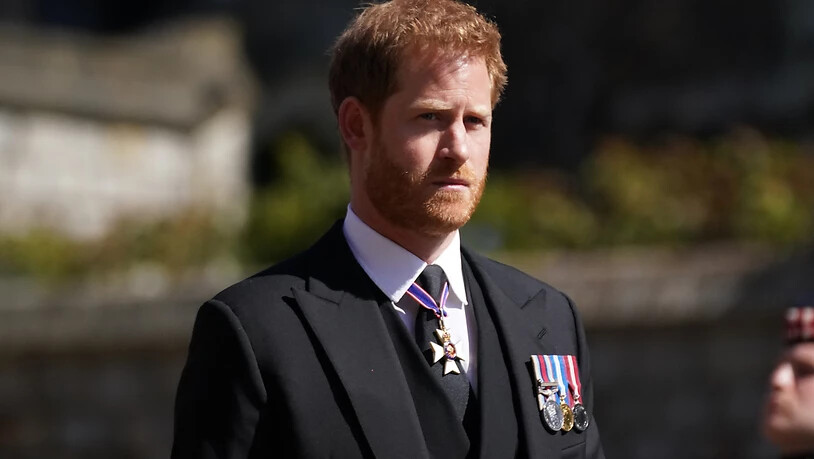 Prinz Harry nimmt an der Prozession auf Schloss Windsor teil. Die Trauerfeier und Beisetzung von Queen-Ehemann Prinz Philip, Herzog von Edinburg, finden auf Schloss Windsor statt. Prinz Philip war am 9. April im Alter von 99 Jahren gestorben. Foto:…