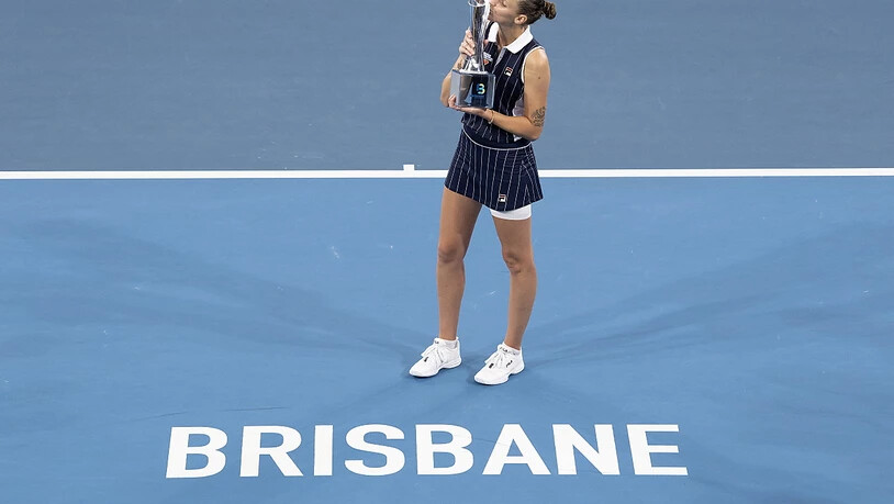 Auch die Tennisanlage ist in Brisbane bereits vorhanden: Karolina Pliskova nimmt im Januar 2020 einen Pokal entgegen.